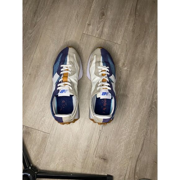 Levi\'s x New Balance 327 \